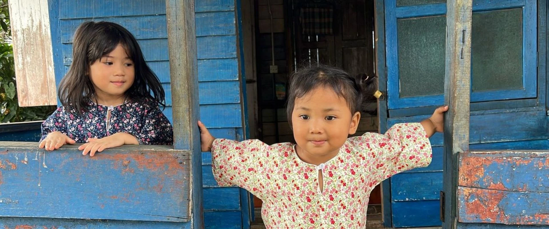 media-grid-background-image